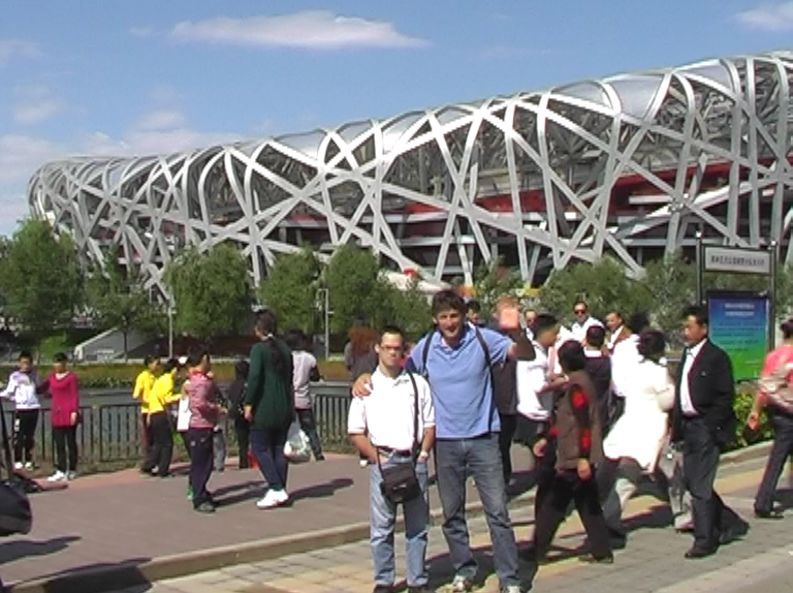 Livio e figlio davanti allo stadio di Castione